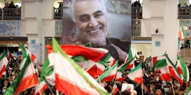 Người dân Iran tưởng niệm ngày mất tướng Soleimani ngày 3/1 ở thủ đô Tehran. Ảnh: Reuters
