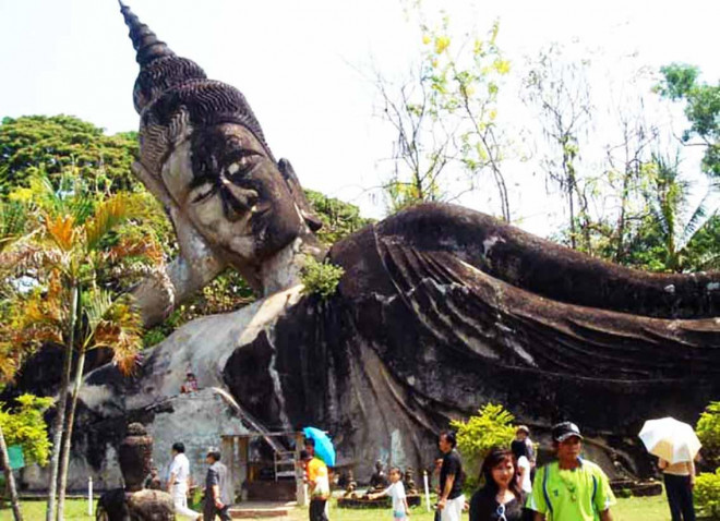 Ngỡ ngàng Công viên Phật giáo có hàng trăm bức tượng - hình ảnh 1