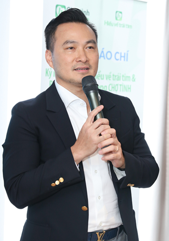 Năm 2004, khi sự nghiệp diễn xuất đã khá ổn định, Chi Bảo thử sức mình ở lĩnh vực kinh doanh. Anh cho ra mắt trang web chuyên bán đồ cho nam giới.
