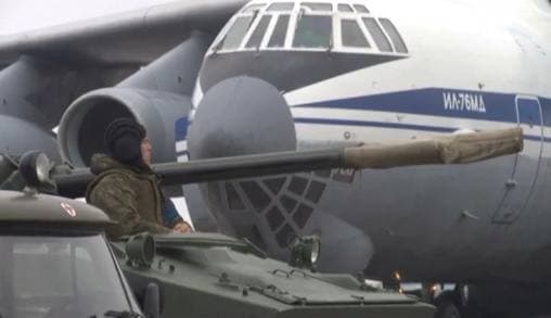 Xe bọc thép BMD-4M xuất hiện trong video Nga đưa khí tài quân sự tới Kazakhstan.