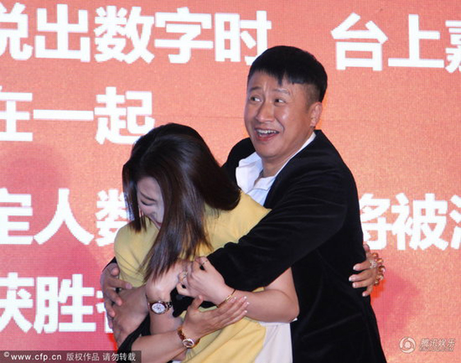 Nữ diễn viên Ân Đào đóng vai Dương Quý Phi và Võ Tắc Thiên. Trong một sự kiện năm 2013, cô xấu hổ khi bị bạn diễn ôm chầm, đụng chạm cơ thể ngay trên sân khấu.
