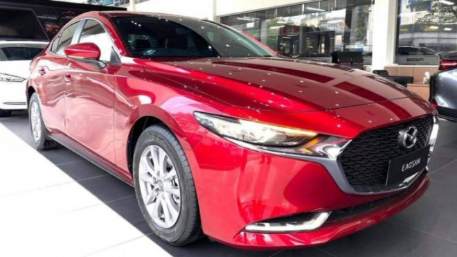 Mazda 3 dù tăng trưởng liên tiếp chạy đua 4 tháng cuối năm 2021 nhưng vẫn không đuổi kịp Kia Cerato/K3