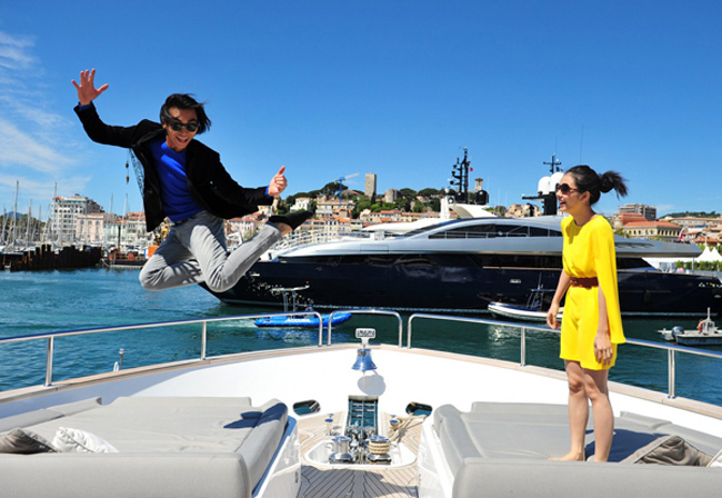 Hai diễn viên đã có những bức ảnh đáng nhớ trên du thuyền ngắm vịnh Cannes.

