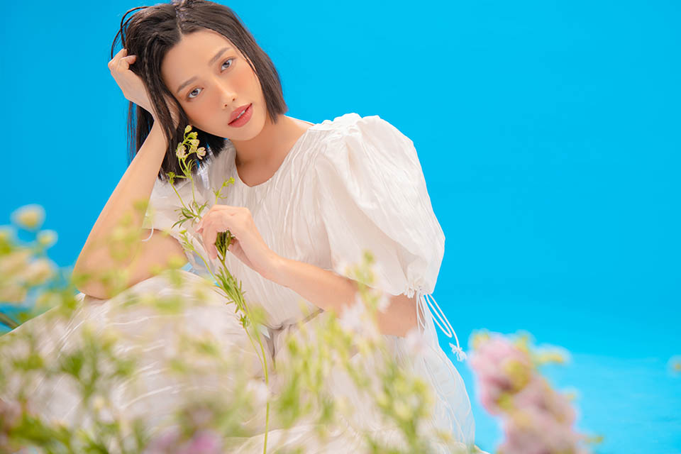 Khi được hỏi về một lời chúc ngày đầu năm từ Diệu Nhi hay một cái hẹn đặc biệt nào đó, nữ diễn viên thẳng thắn: “Đã 2 phim trễ hẹn rồi nên bản thân Diệu Nhi giờ không dám hẹn thêm nữa”. Tuy nhiên, cô cùng ê-kíp hiện đã lên kế hoạch dày dặn cho năm 2022 đầy quyết liệt như chính cách mà cô nói về công việc. "Khi “thiên thời, địa lợi, nhân hòa” thì cái hẹn đó sẽ được công bố", nữ diễn viên hài hước nói.