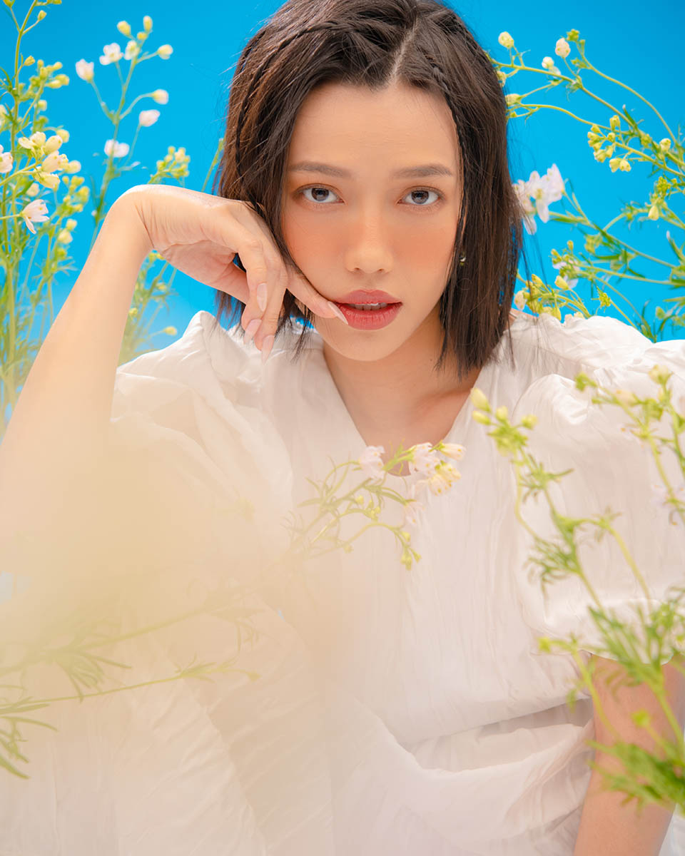 Về 2 bộ phim điện ảnh "Bẫy Ngọt Ngào" và "Bóng Đè" bị dời lịch chiếu sang 2022, Diệu Nhi cho hay: "Dời quá nhiều lần là điều mà tất cả không ai mong muốn. Nhi cũng vậy. Và đây là quyết định của nhà sản xuất và Nhi hoàn toàn tôn trọng điều đó. Mong ngày ra mắt, phim sẽ xứng đáng với công sức chờ đợi của khán giả".