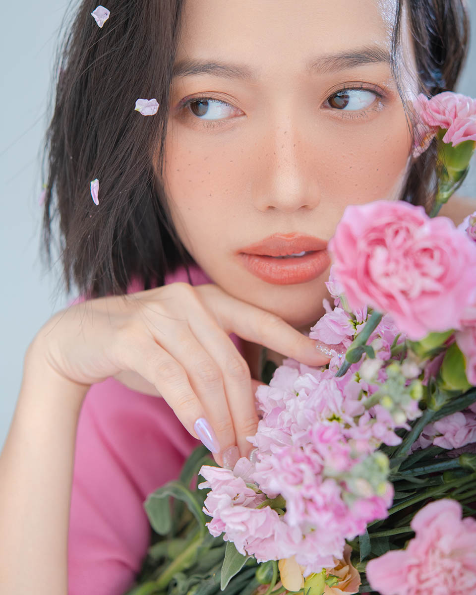 Theo Diệu Nhi, 2022 sẽ là năm cô mang một năng lượng mạnh mẽ hơn bao giờ hết. Có lẽ bởi, một người sôi nổi như cô lại buộc phải nén lại ở 2021 - năm mà quá nhiều sự kiện giải trí tạm ngưng vì ảnh hưởng của dịch bệnh Covid-19.