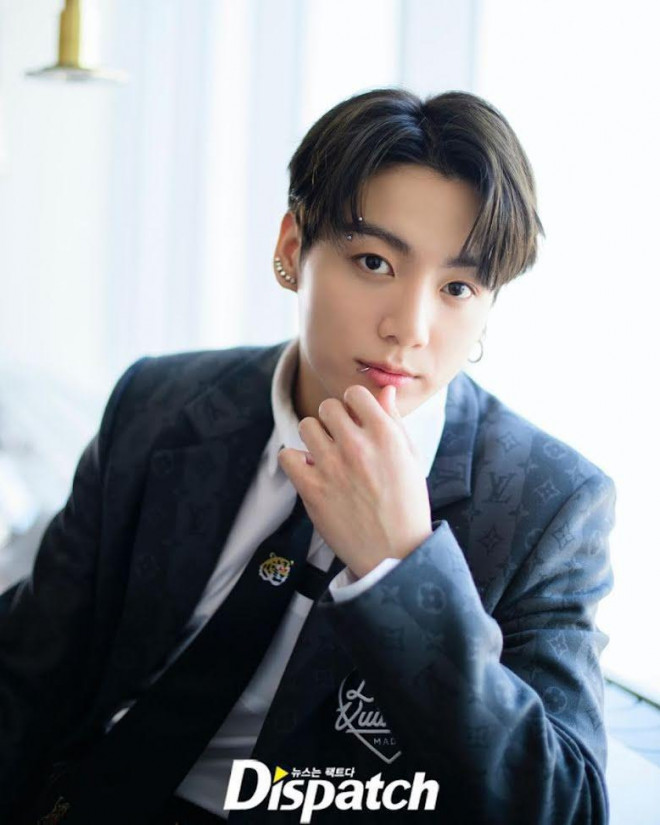 Em út BTS đẹp trai nhất thế giới năm 2021, bộ đôi ‘Trần Tình Lệnh’ lọt Top 10 - 1