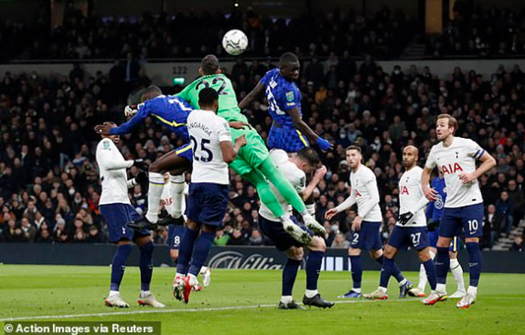 Bàn thắng được trung vệ Antonio Rudiger ghi bằng lưng cho Chelsea khi họ làm khách của Tottenham