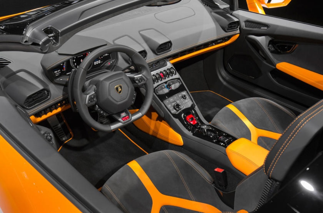 Ở thị trường nước ngoài, giá siêu xe Lamborghini Huracan LP610-4 Spyder rơi vào khoảng 270.000 USD (hơn 6 tỷ đồng). Tuy nhiên khi được nhập về Việt Nam, trị giá chiếc xe sau thuế có thể lên tới khoảng 17 - 18 tỷ đồng.

