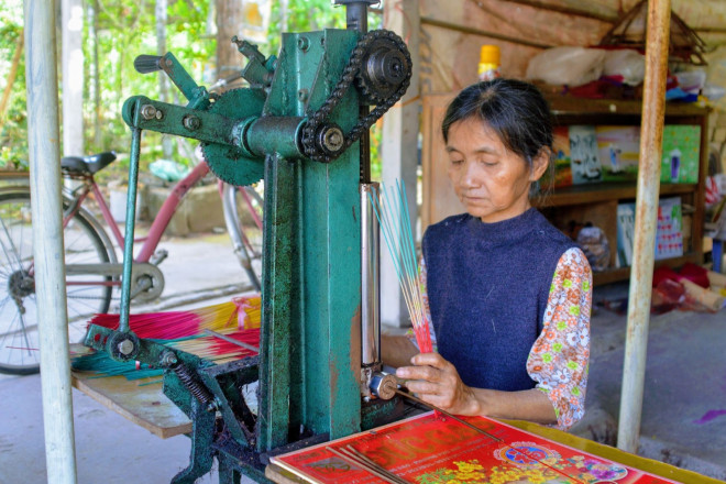 Ngày nay có máy móc hỗ trợ nên công việc đỡ vất vả hơn.