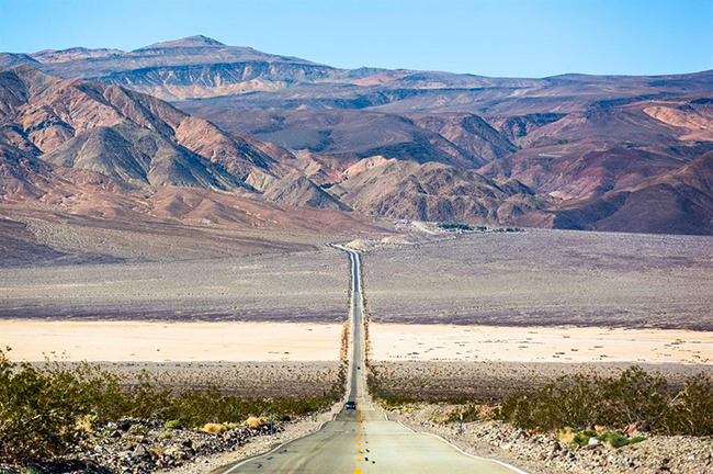 Thung lũng Chết, California, Mỹ - 57°C: Thung lũng Chết, một khu vực khô cằn trên sa mạc Mojave, là nơi nóng nhất. Hoặc, ít nhất nó từng giữ kỷ lục Guinness thế giới chính thức về nhiệt độ không khí cao nhất từng được ghi nhận, 57°C.
