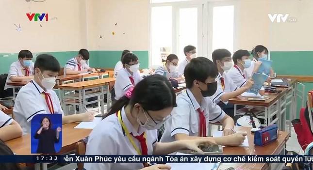 Lớp học được lên sóng truyền hình, hai nam sinh có hành động khiến người xem cười ngất - 2