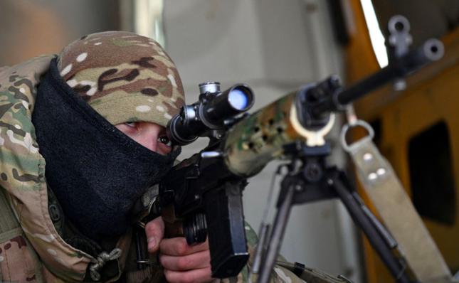 Một lính bắn tỉa Nga tham gia cuộc tập trận ở vùng Rostov ngày 13/1. (Ảnh: Reuters)