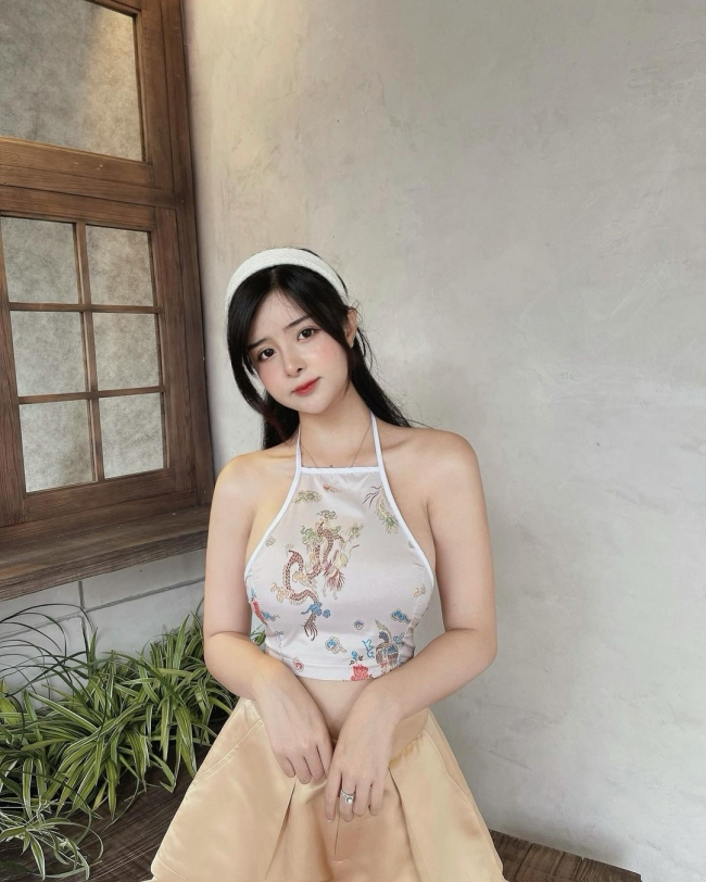 Hot girl Sài thành, Lạng Sơn &#34;mặt búng ra sữa&#34; nhưng vóc dáng gợi cảm khó ngờ - hình ảnh 2