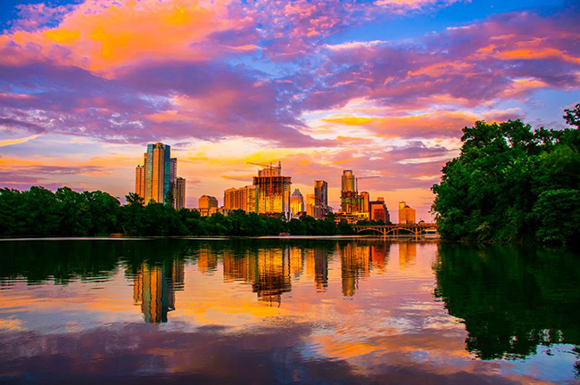 Texas, Mỹ&nbsp;-&nbsp;49°C: Bất kỳ ai từng trải qua một ngày hè ở San Antonio, Austin hoặc bất kì nơi nào tại&nbsp;Texas sẽ không ngạc nhiên khi biết rằng bang Lone Star là nơi nóng nhất ở Mỹ, ít nhất là trong mùa hè với nhiệt độ có lúc lên tới 49°C.
