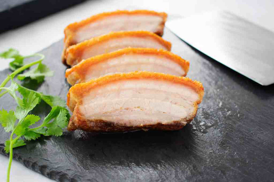 Cách làm heo quay nổ da giòn ngon bất bại, ngày Tết không thể thiếu - 1