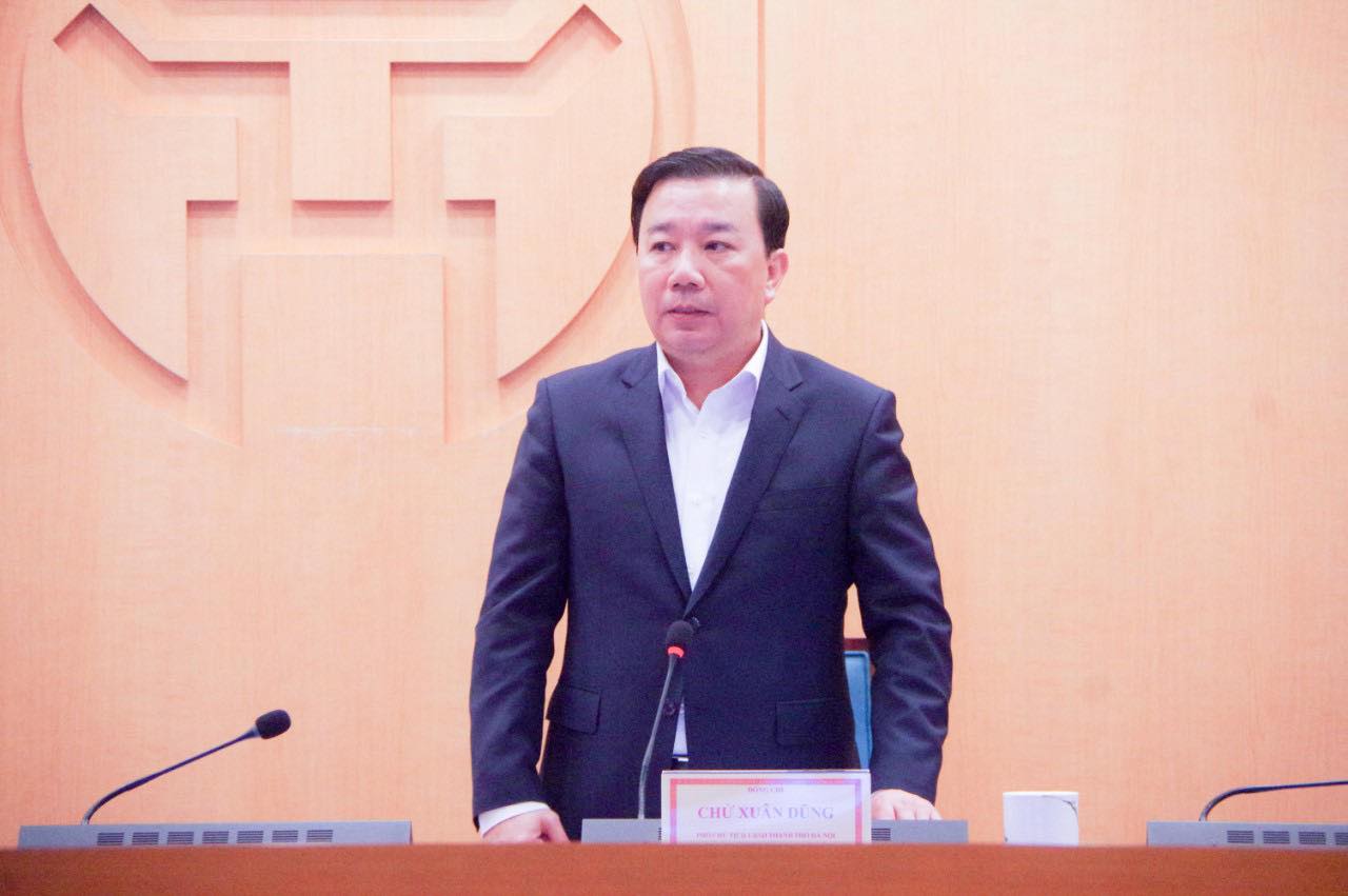 Phó Chủ tịch UBND TP.Hà Nội Chử Xuân Dũng phát biểu tại cuộc họp.