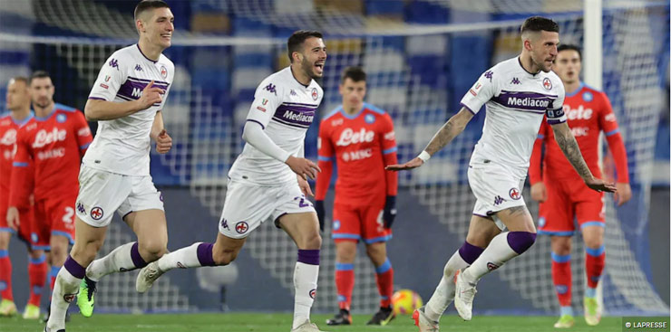 Màn rượt đuổi tỷ số và "cơn mưa thẻ đỏ" đã diễn ra khi Napoli đối đầu Fiorentina săn vé vào tứ kết Coppa Italia năm nay