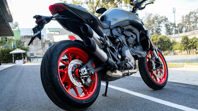 Ducati Monster 2022 đã lột xác hoàn toàn về thiết kế lẫn trang bị, động cơ
