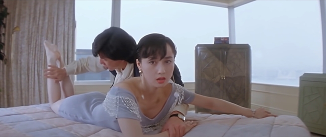 Tờ HK01 cũng khẳng định, đây là cảnh quay gợi cảm nhất của Lợi Trí trong phim. Thời điểm đó, mỗi trang phục Hoa hậu châu Á diện lên người đều trở thành thời trang. Lẽ dĩ nhiên, bộ cánh sexy trong Song long hội cũng không ngoại lệ.
