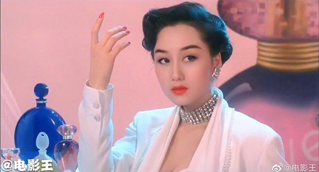 Lợi Trí là nữ chính thứ 2 trong Song long hội cùng Trương Mạn Ngọc. Trong phim, Hoa hậu châu Á 1986 có tạo hình vô cùng diễm lệ, mỹ miều. Nhan sắc của Lợi Trí khi đó được nhận xét là đánh bật cả Trương Mạn Ngọc vì quá kiêu sa, gợi cảm. 

