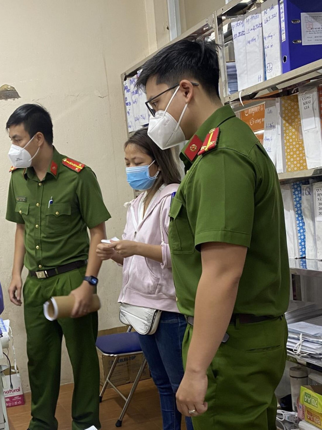 Vụ Công ty Việt Á: Công an TPHCM bắt Giám đốc Công ty Nam Phong và 1 nhân viên BV Thủ Đức - hình ảnh 4
