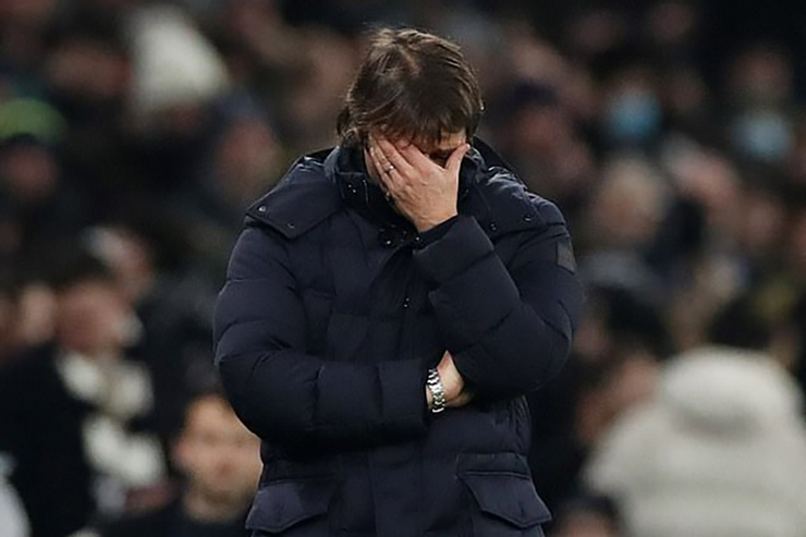 Conte đau đầu vì không được giới chủ Tottenham hậu thuẫn