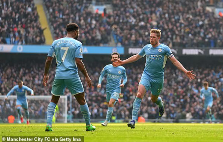 De Bruyne "nã rocket" giúp Man City dẫn trước Chelsea