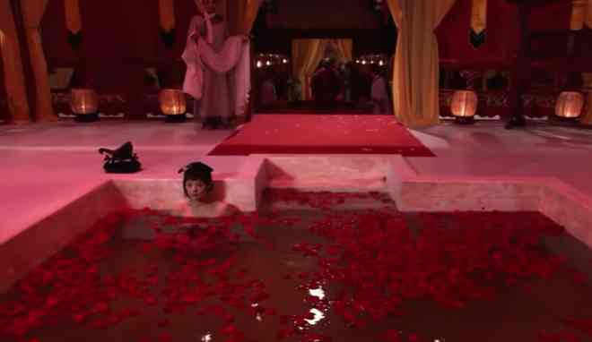 Tôn Lệ lăn xả hết mình vì vai diễn.