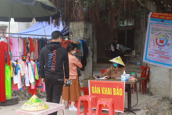 Cây hồng trăm tuổi ở Ninh Bình &#34;hốt bạc&#34;, dân kinh doanh tranh giành khách du lịch - hình ảnh 9