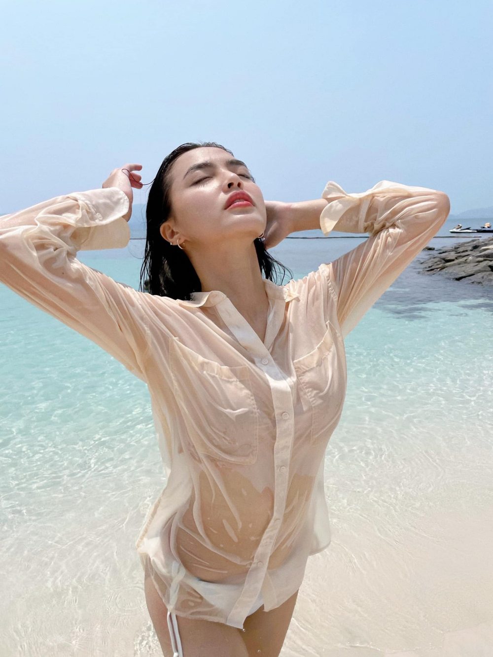 Hoàng Vi có ý định tham gia các cuộc thi nhan sắc.