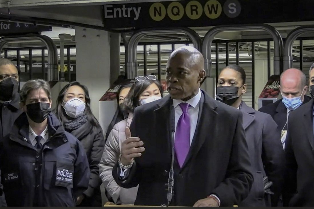 Thị trưởng New York&nbsp;Eric Adams phát biểu sau sự việc gây rúng động ở ga tàu điện ngầm.