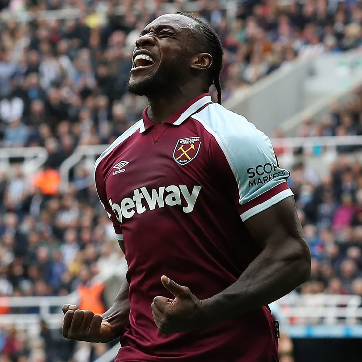 Michail Antonio đang có phong độ tốt giúp West Ham thăng hoa ở Premier League mùa này