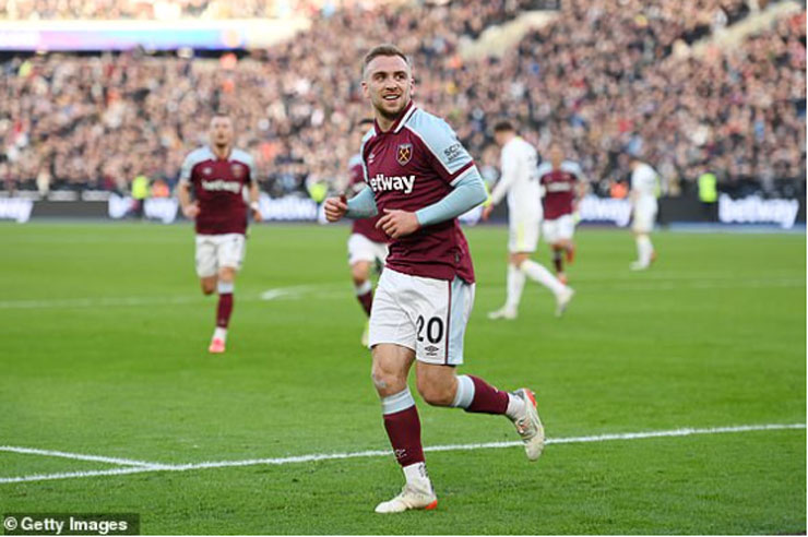 Jarrod Bowen gỡ hòa 1-1 cho West Ham nhưng không lâu sau đó, "Búa tạ" lại bị dẫn trước