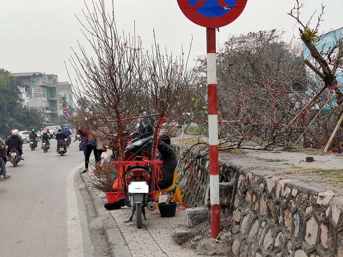 Thậm chí người bán còn đông hơn người mua.