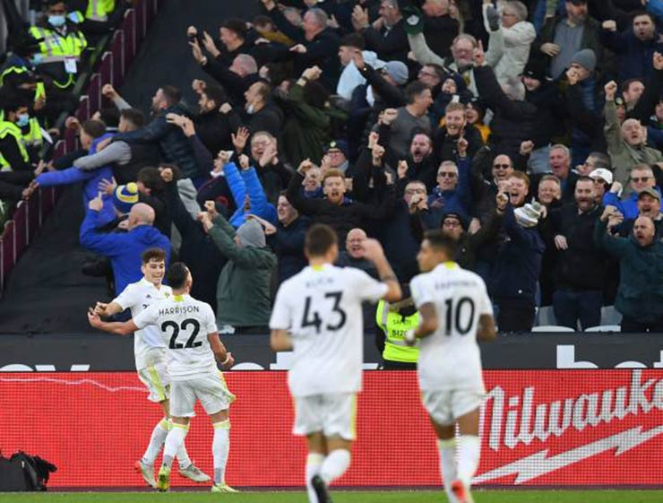 Leeds thắng lớn tại London khiến 2 đội bóng London khác mừng