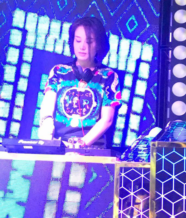 Nữ DJ đứng sau những bản nhạc dance, remix và mashup sôi động trong nhiều chương trình âm nhạc lớn nhỏ.
