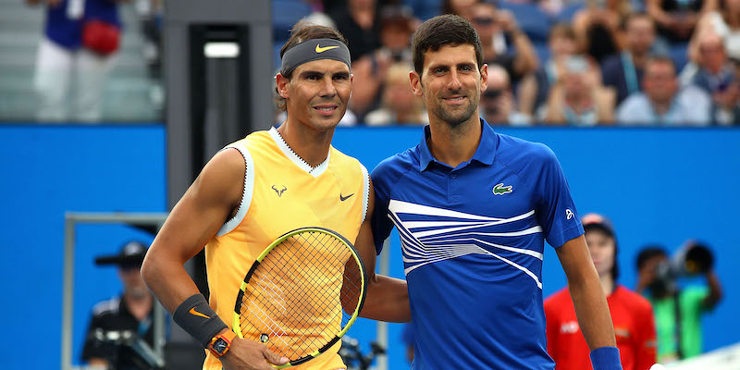 Nadal (áo vàng) tăng hạng, Djokovic (áo xanh) nguy cơ mất số 1