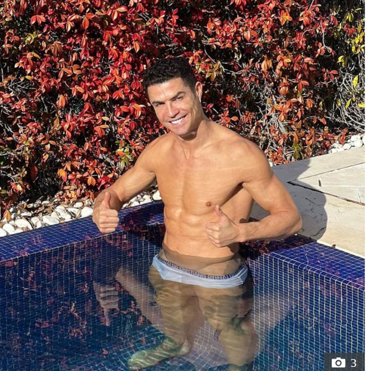 Ronaldo mặc nội y nhỏ xíu khoe body cực đẹp và đưa ra thông điệp lạc quan khi sắp tái xuất ở MU