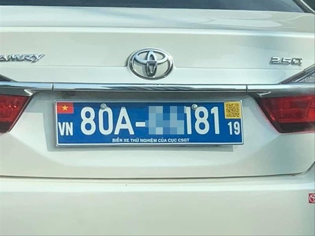 Biển số xe có hình Quốc kỳ và mã QR đang được Cục CSGT chạy thử nghiệm