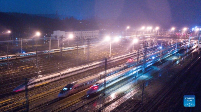 Ảnh chụp từ trên cao cho thấy các tàu cao tốc tại nhà ga Quý Dương, thành phố Quý Dương, tỉnh Quý Châu, phía tây nam Trung Quốc hôm 16/1. Ảnh: Tân Hoa xã