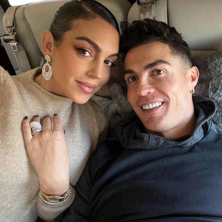 Ronaldo gọi bạn gái là vợ, fan nghi CR7 đã kết hôn người đẹp 3 con - 4