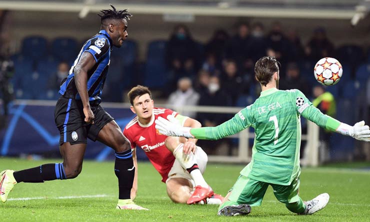 "Quái thú" Zapata từng xé lưới MU ở Champions League mùa này