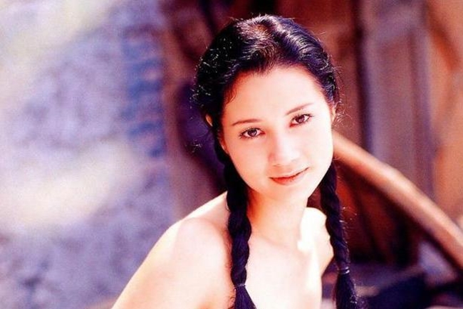 Để tạo đột phá cho sự nghiệp, Trịnh Diễm Lệ quyết định đi theo con đường đóng phim nóng để nổi tiếng. Đầu tiên, cô thực hiện bộ ảnh khỏa thân ấn tượng nhằm thử phản ứng của khán giả.
