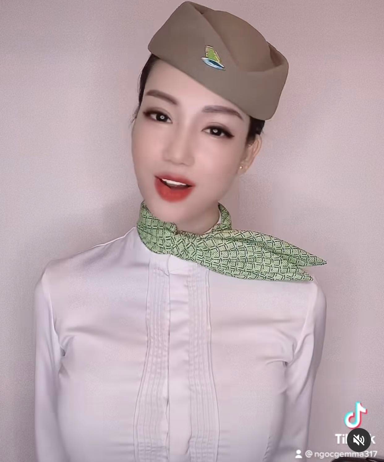 Nguyễn Minh Ngọc là nữ TVHK Bamboo Airways sở hữu lượng fan đông đảo trên mạng xã hội nhờ nhan sắc xinh đẹp cùng vóc dáng gợi cảm.