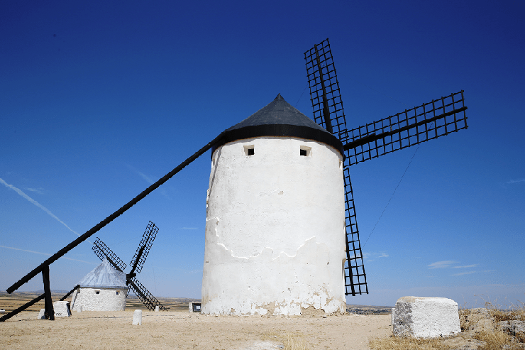 2. Những chiếc cối xay gió này trở nên nổi tiếng nhiều hơn sau khi cuốn tiểu thuyết Đôn Kihôtê (Don Quixote) được nhiều người yêu thích trên toàn thế giới.
