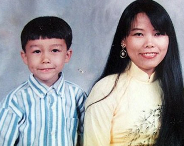 Sau lần gặp gỡ ngắn ngủi định mệnh trên, cô Bé có thai và quay về Tân Xuân, cuối năm 1994 hạ sinh Nguyễn Bé Lory giống cha như đúc.

