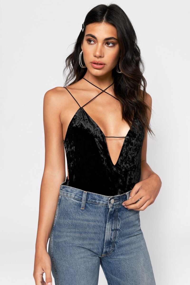 Có nhiều cách kết hợp trang phục với bodysuit.