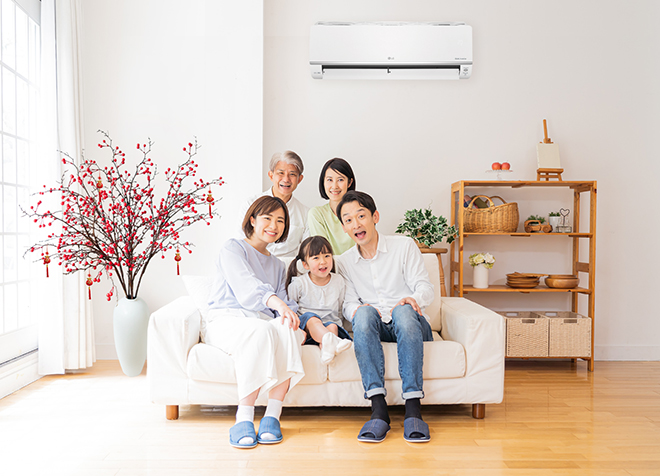 Không khí ấm áp, sạch khuẩn được tạo nên bởi chiếc máy điều hòa 2 chiều LG thế hệ mới sẽ mang đến cho gia đình một mùa xuân thật khác biệt.