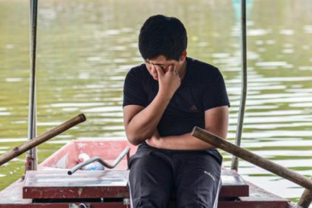 Hàng ngàn con thuyền ở chùa Hương "ngủ đông" sớm, lái đò "khóc ròng" ngày giáp Tết 2022